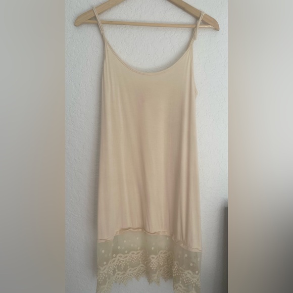 FASHIONOMICS CREAM COLOR CAMI EXTENDER WITH LACE DETAILING SIZE 2XL - Picture 2 of 12